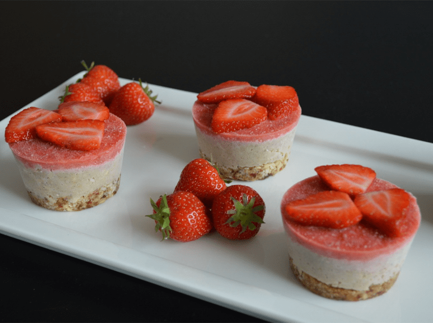 Raw strawberry cheesecake