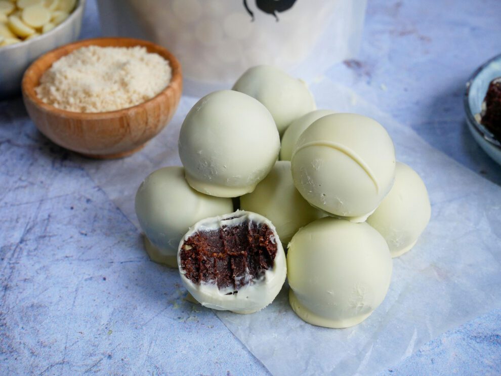 Semi-gezonde brownie balletjes met witte chocolade