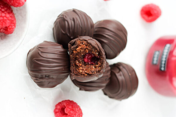 Brownie bliss balls met frambozencurd