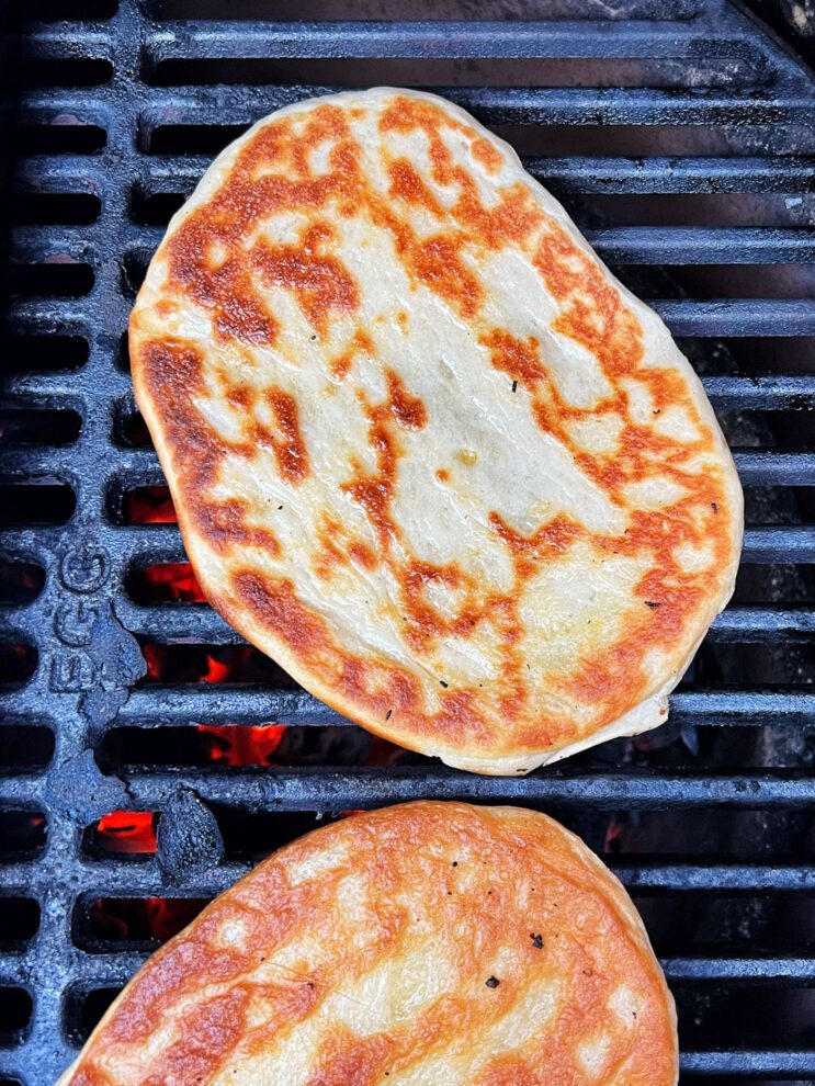 Naanbrood op grill