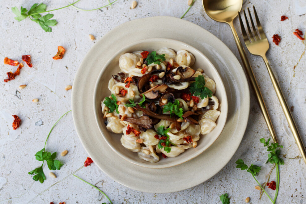 Vegan pasta met paddenstoelen roomsaus