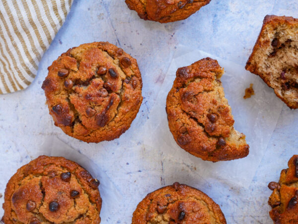 Gezondere en glutenvrije chocolate chip muffins