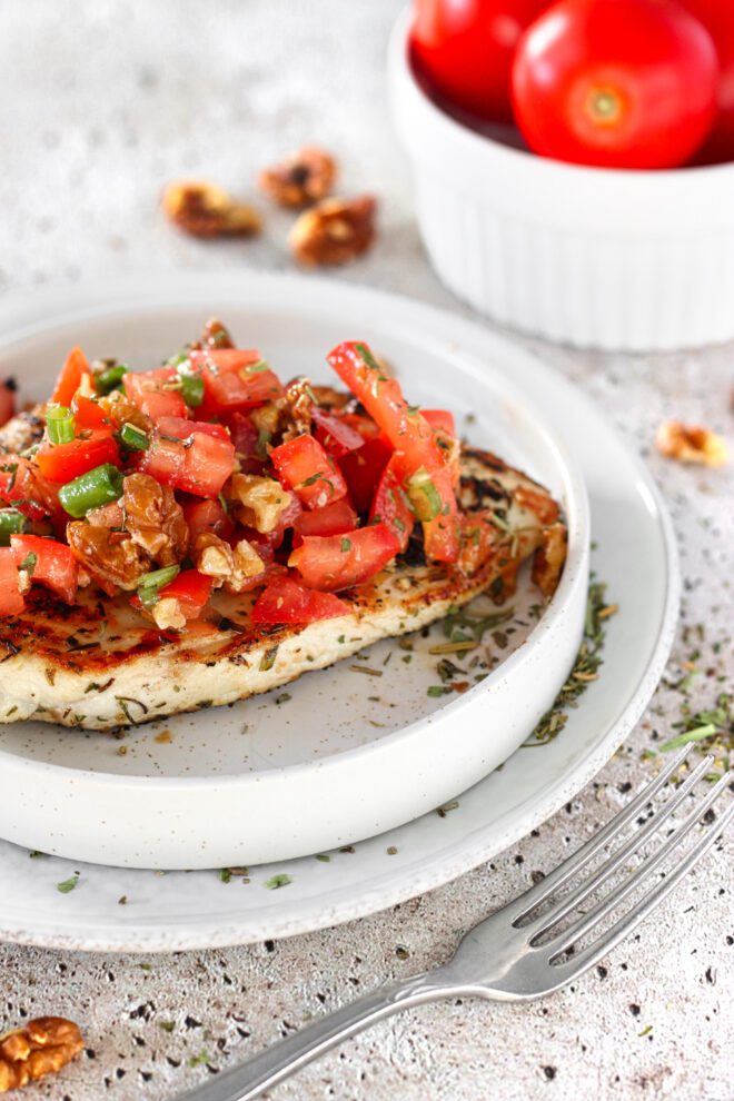 Koolhydraatarme kip bruschetta met walnoot