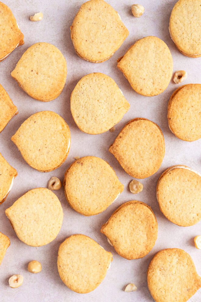 Hazelnootkoekjes met witte chocolade vulling