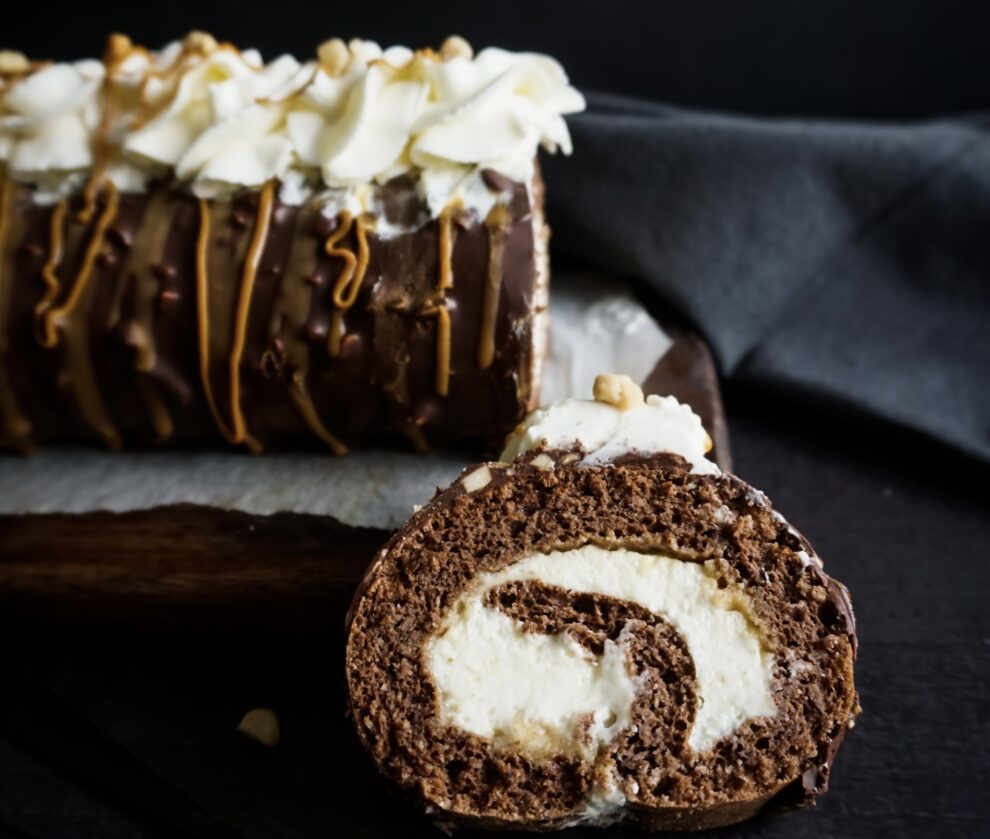 Keto Ferrero Rocher cakerol