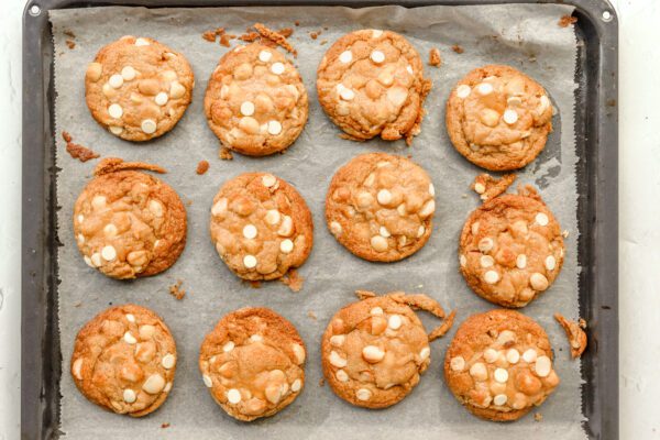 Witte chocolade macadamia koeken