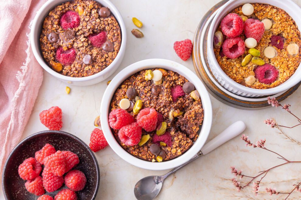 Brownie baked oats met frambozen