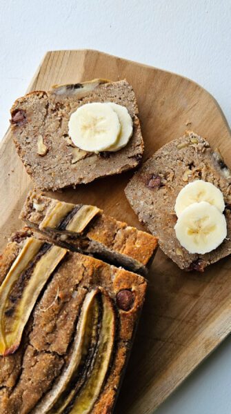 Stevig bananenbrood met noten en chocolade