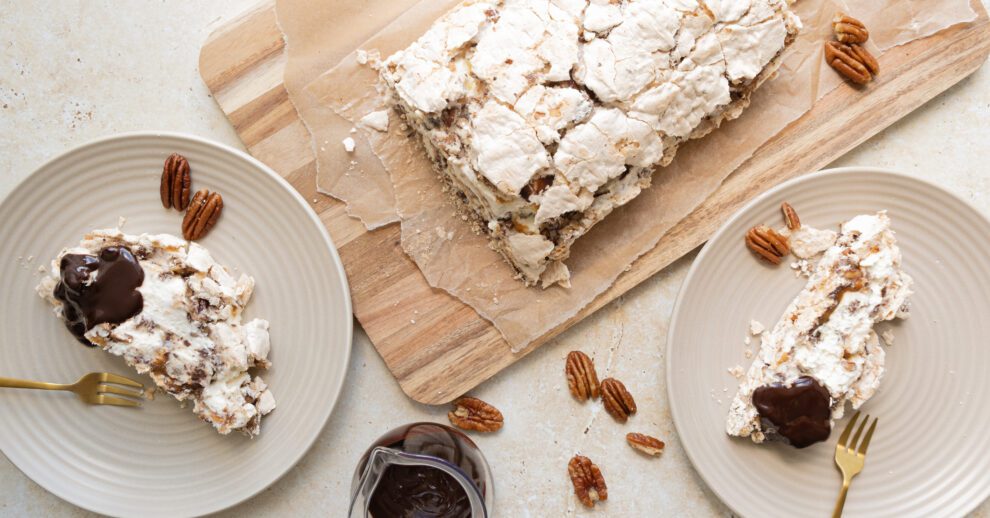 Pecan meringue roll