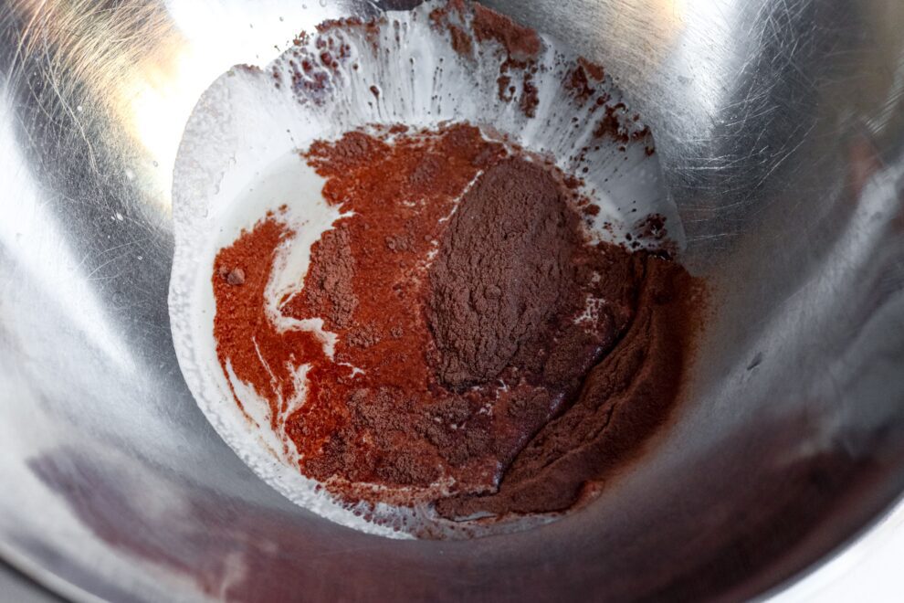 Kom met mascarpone, Horlicks-poeder en 25 gram suiker.