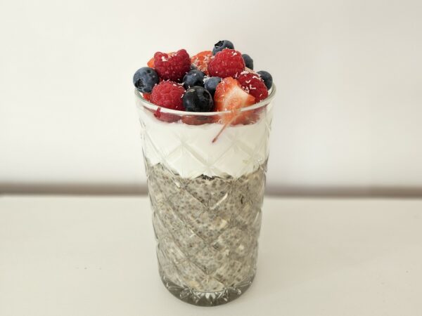Chiapudding met zomerfruit