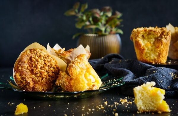Perzik muffins met kaneelcrumble