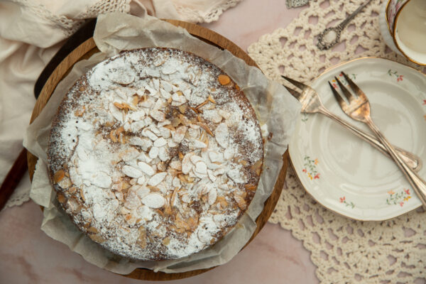 Amandelcake met Amarenakersen