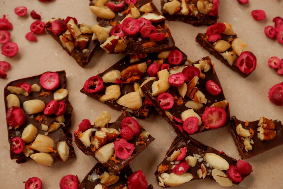 Chocoladebark met maple, sinaasappel & cranberry Chocoladebark met maple, sinaasappel & cranberry