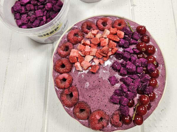 Açaí bowl met gedroogd fruit