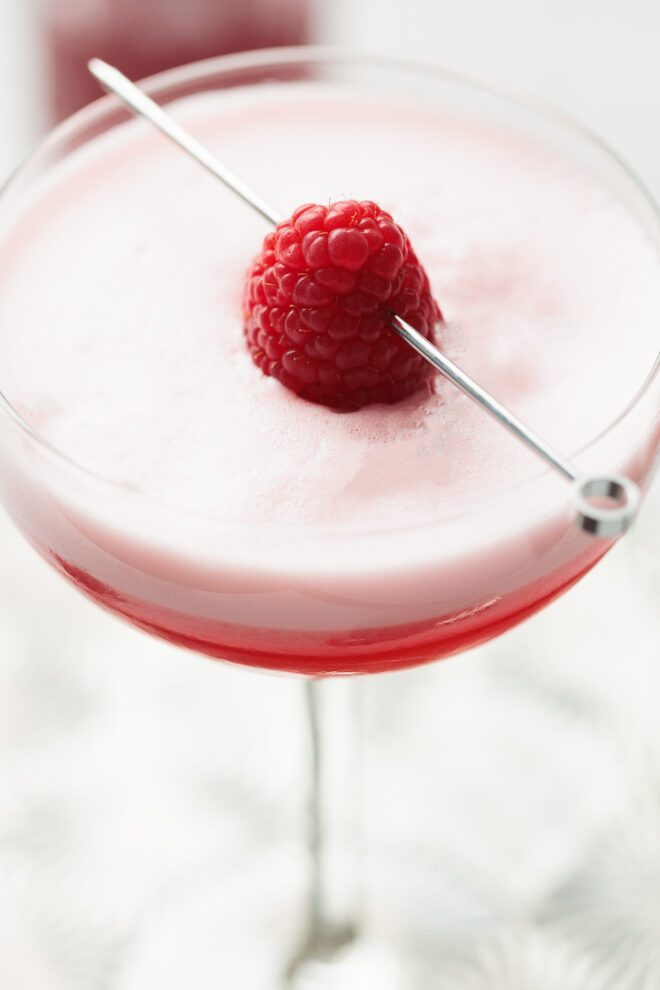 Clover CLub cocktail close-up in een glas