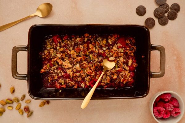 Frambozen met chocolade-pistachecrumble