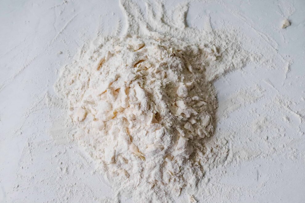 Ingredienten voor korstdeeg gemengd