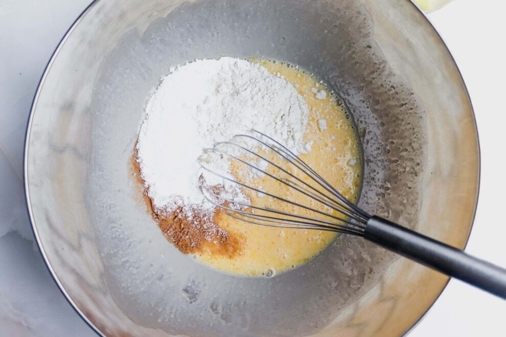 Invisable apple cake, gemengde ingredienten