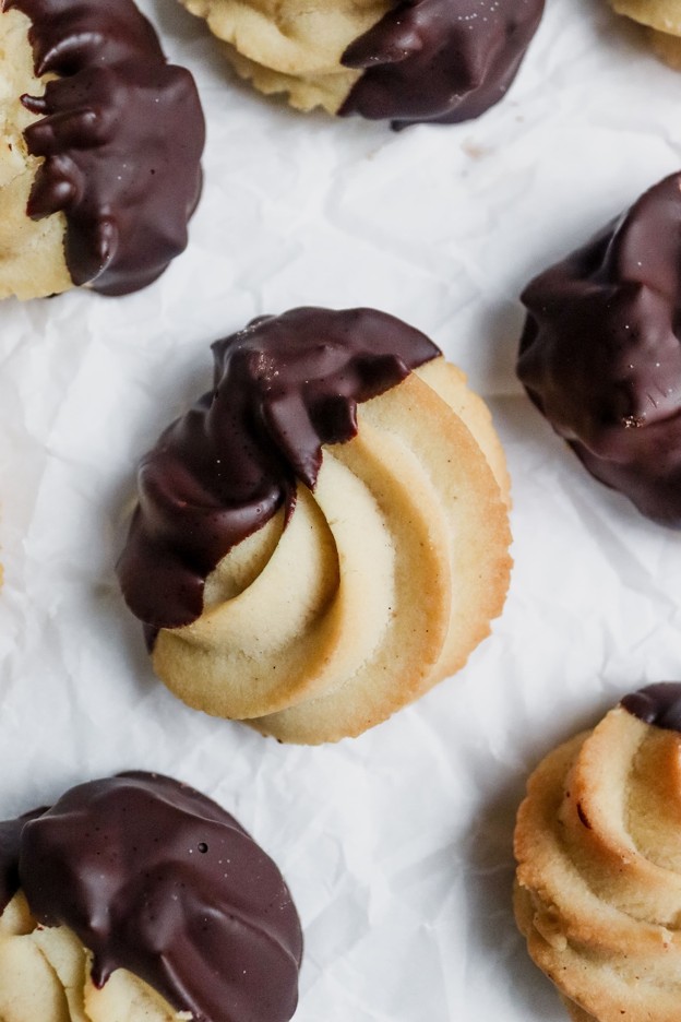 Klassieke boterkoekjes met chocolade Klassieke boterkoekjes met chocolade