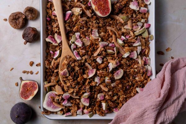 Herfst granola met vijg, walnoten en speculaaskruiden