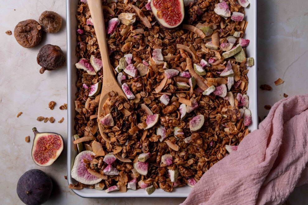 Herfst granola met vijg, walnoten en speculaaskruiden Herfst granola met vijg, walnoten en speculaaskruiden