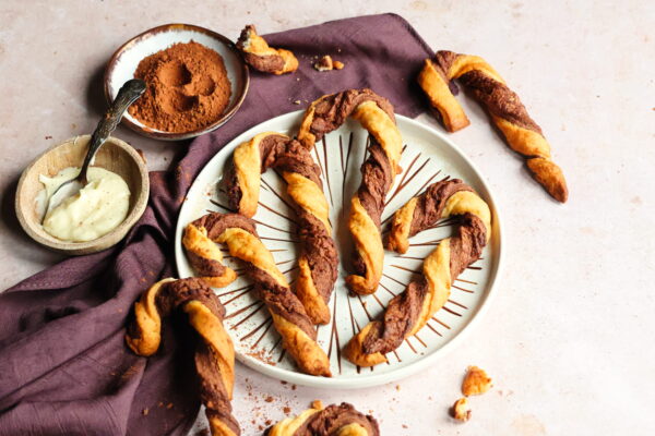 Kerstkoekjes met chocolade-vanilleswirl zonder toegevoegde suiker Kerstkoekjes met chocolade-vanilleswirl zonder toegevoegde suiker