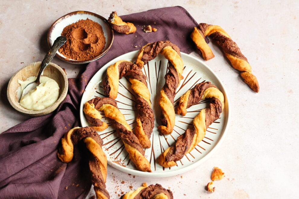 Kerstkoekjes met chocolade-vanilleswirl zonder toegevoegde suiker Kerstkoekjes met chocolade-vanilleswirl zonder toegevoegde suiker